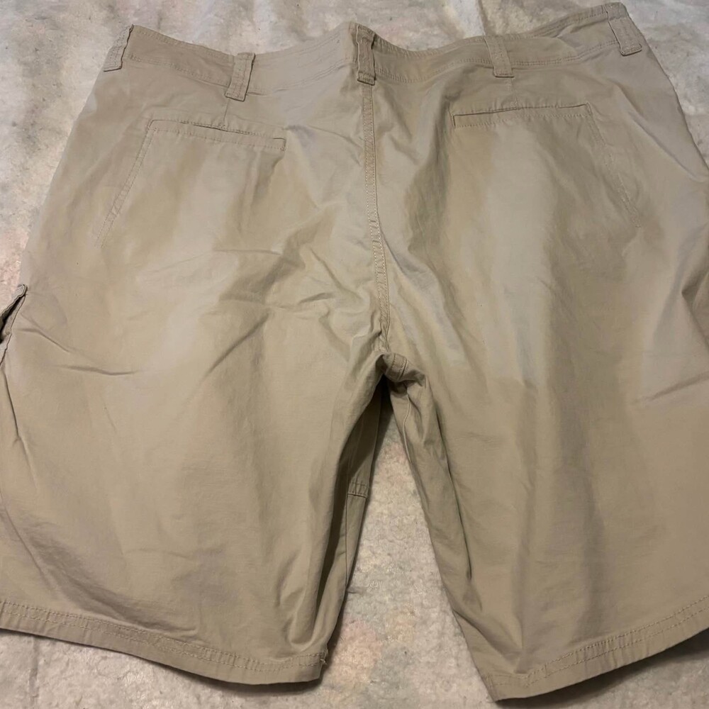 Mens Wrangler Light Khaki Shorts Sz 46. NWOT